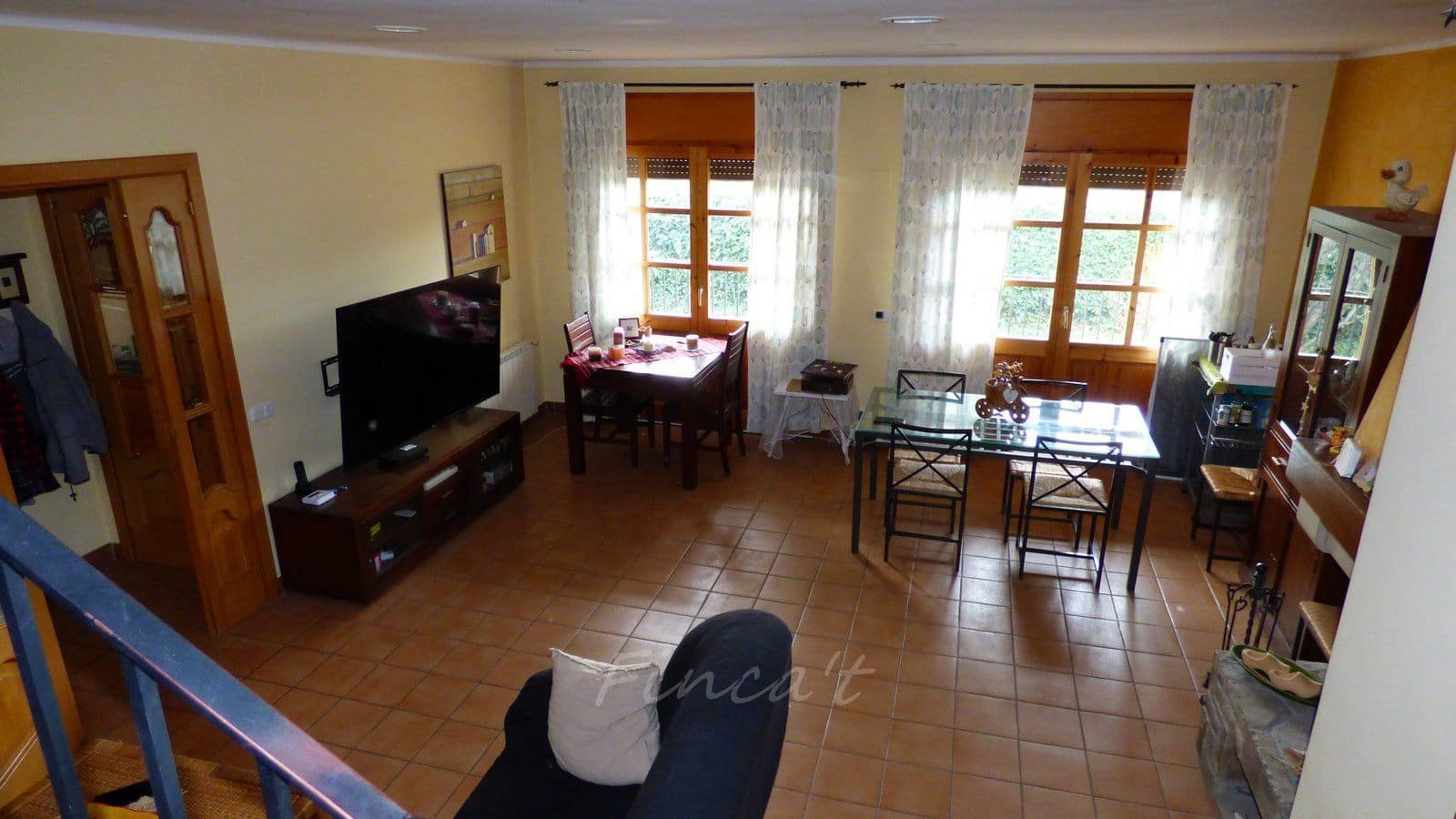 5 bedroom Villa for sale in Moia with garage - € 380,000 (Ref: 9420164)