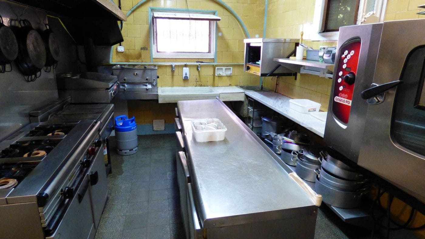 8 bedroom Restaurant/Bar for sale in Moia - € 310,000 (Ref: 9420165)