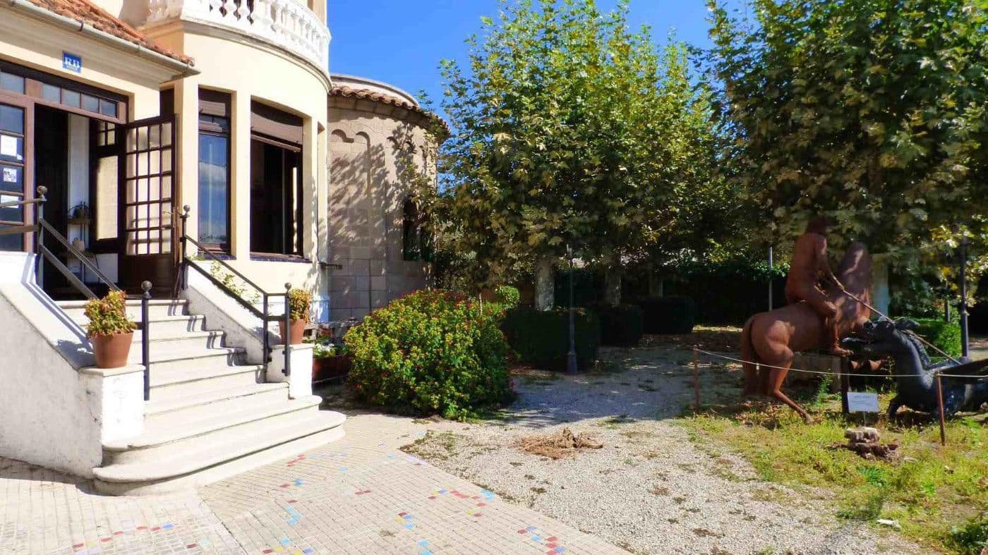 8 bedroom Restaurant/Bar for sale in Moia - € 310,000 (Ref: 9420165)