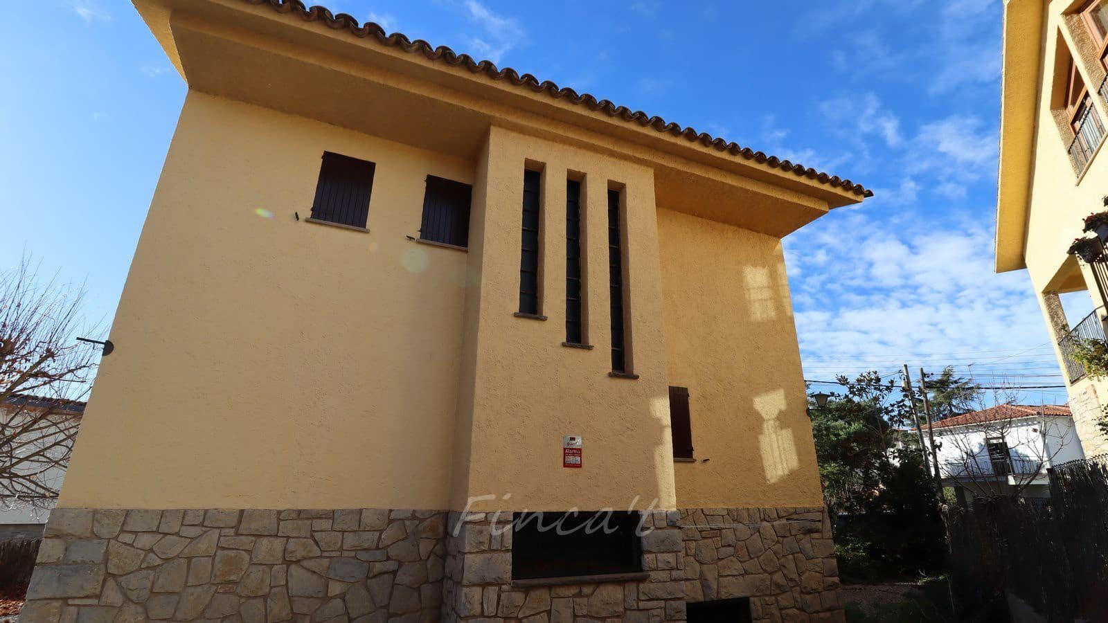 5 bedroom Townhouse for sale in Moia - € 330,000 (Ref: 9420168)