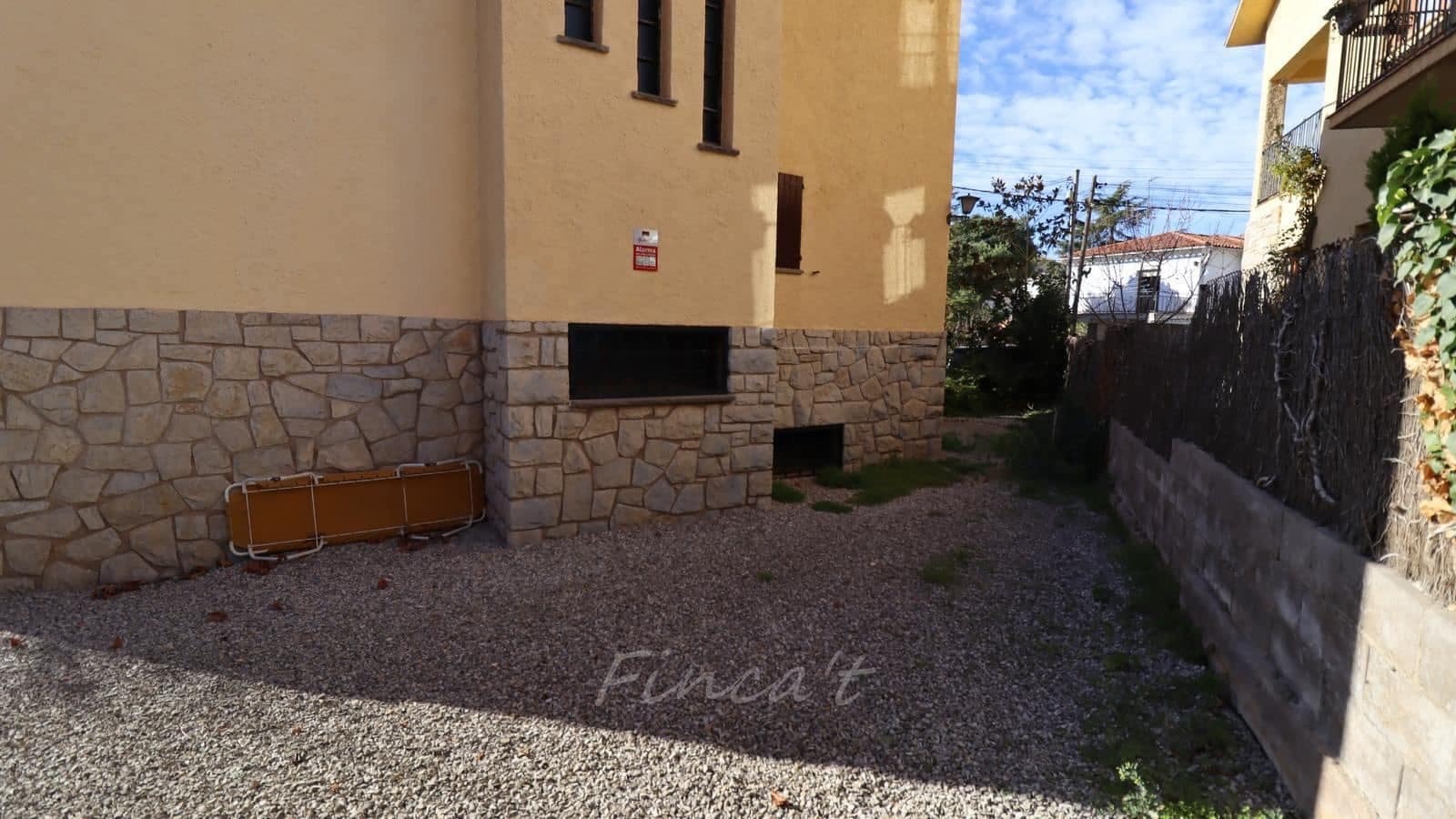 5 bedroom Townhouse for sale in Moia - € 330,000 (Ref: 9420168)