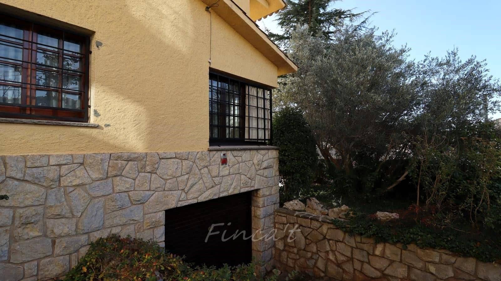 5 bedroom Townhouse for sale in Moia - € 330,000 (Ref: 9420168)
