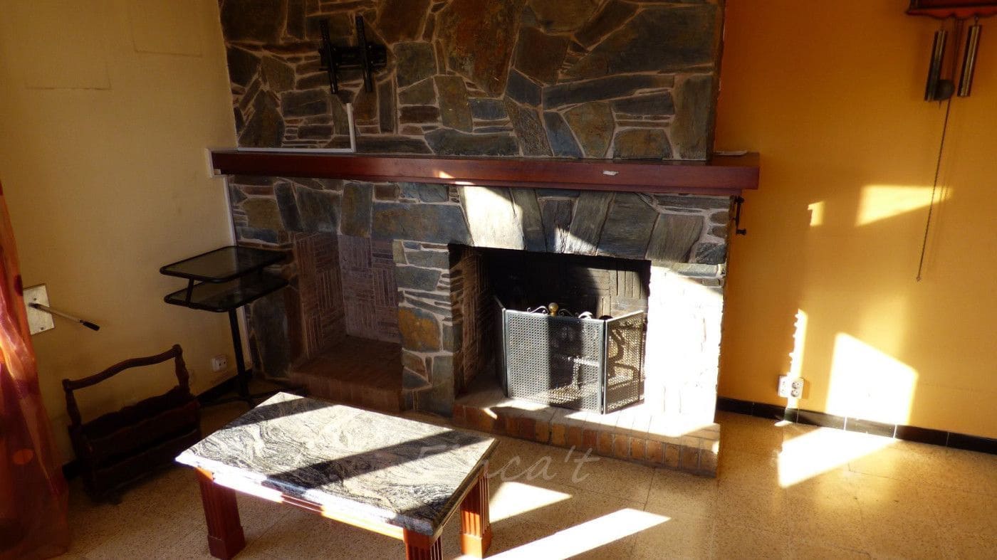 6 bedroom Villa for sale in Moia with garage - € 290,000 (Ref: 9420176)