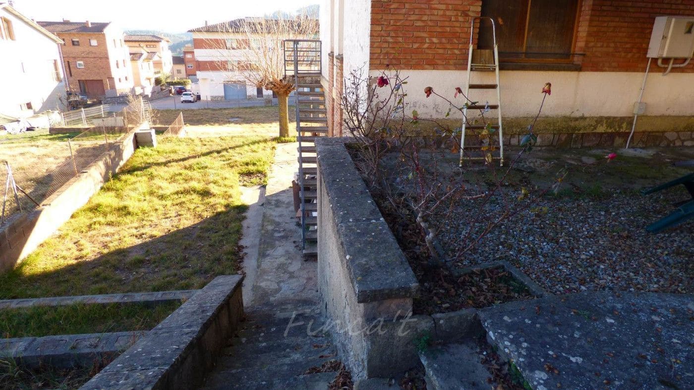 6 bedroom Villa for sale in Moia with garage - € 290,000 (Ref: 9420176)