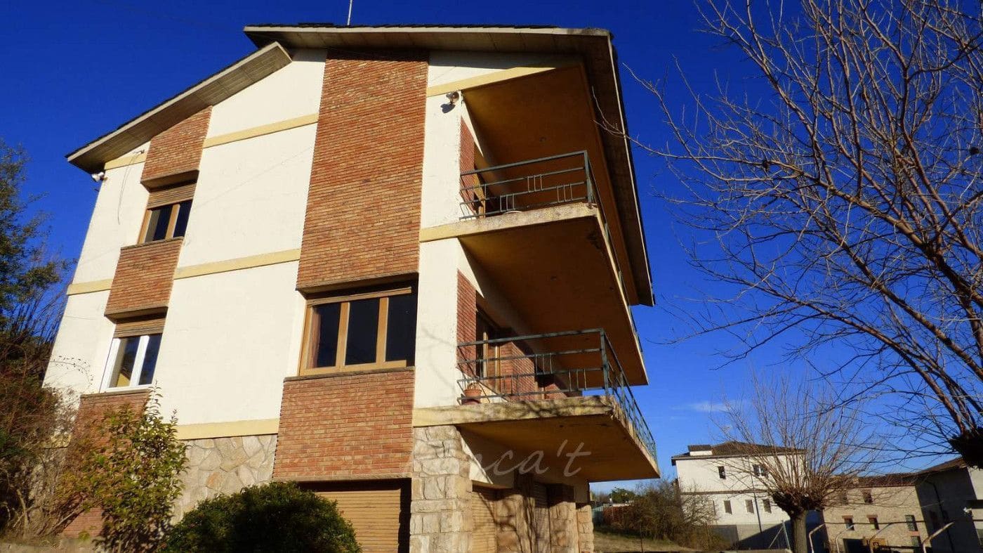 6 bedroom Villa for sale in Moia with garage - € 290,000 (Ref: 9420176)