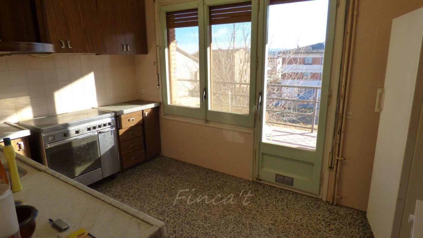 6 bedroom Villa for sale in Moia with garage - € 290,000 (Ref: 9420176)