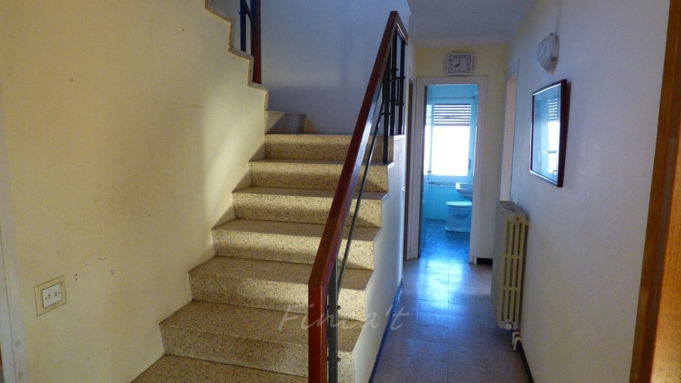 6 bedroom Villa for sale in Moia with garage - € 290,000 (Ref: 9420176)