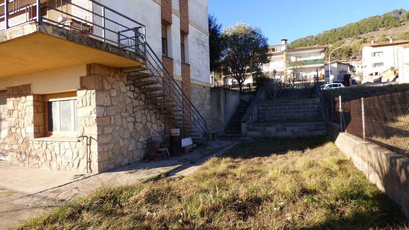 6 bedroom Villa for sale in Moia with garage - € 290,000 (Ref: 9420176)