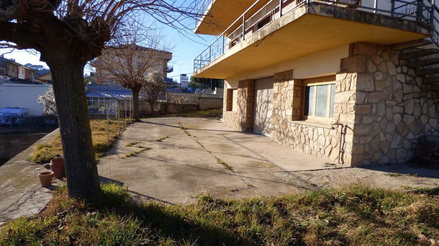 6 bedroom Villa for sale in Moia with garage - € 290,000 (Ref: 9420176)