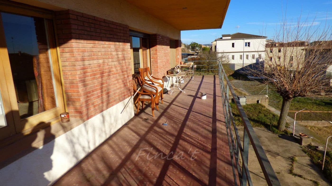 6 bedroom Villa for sale in Moia with garage - € 290,000 (Ref: 9420176)