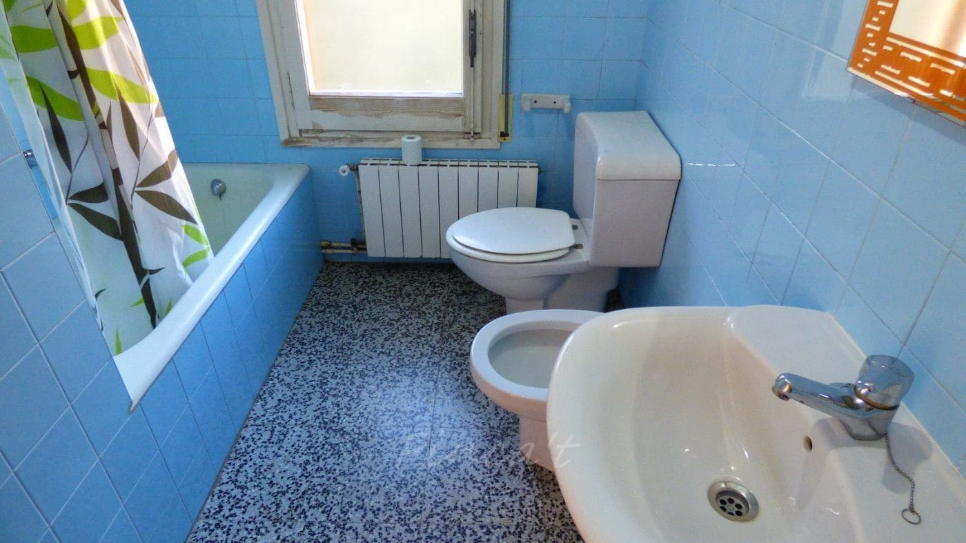 6 bedroom Villa for sale in Moia with garage - € 290,000 (Ref: 9420176)