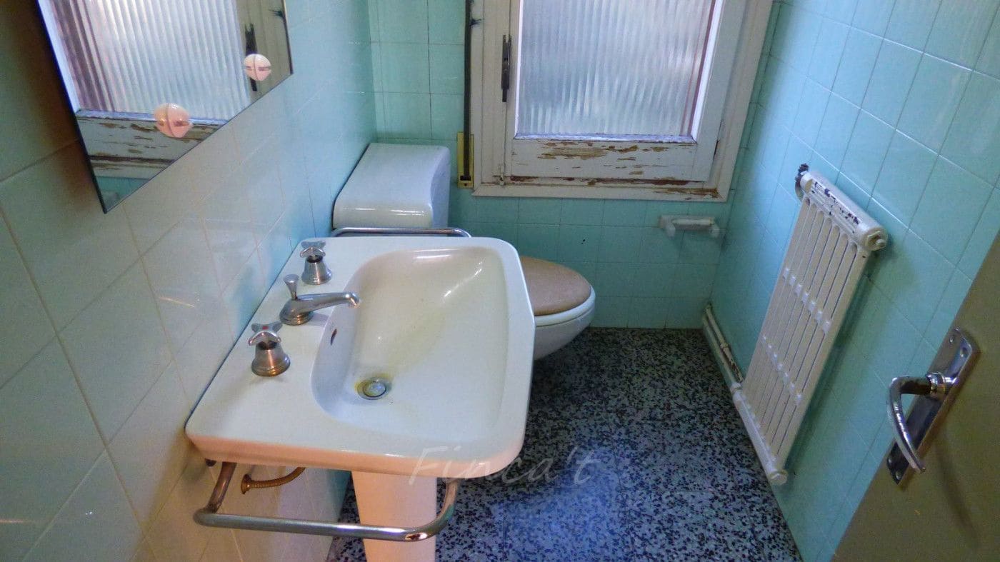 6 bedroom Villa for sale in Moia with garage - € 290,000 (Ref: 9420176)