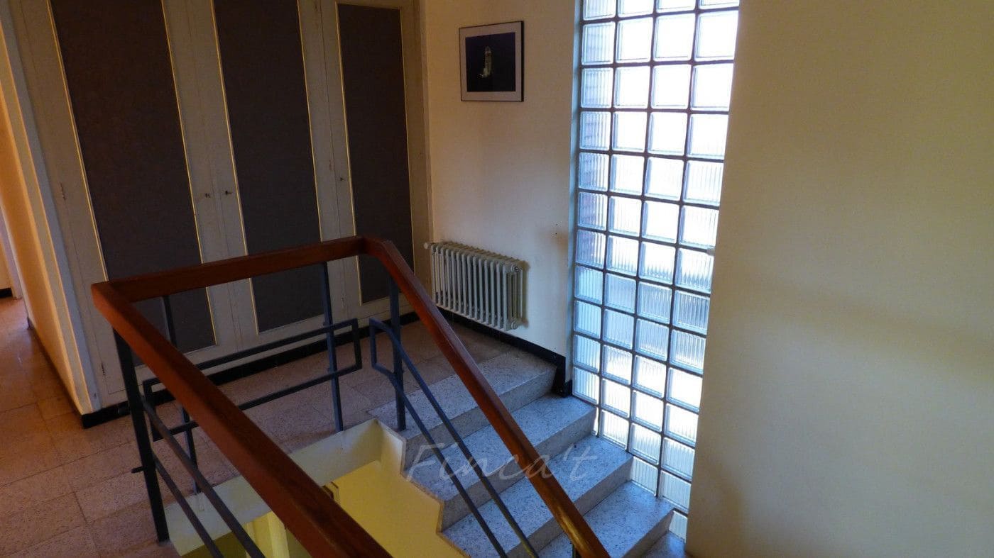 6 bedroom Villa for sale in Moia with garage - € 290,000 (Ref: 9420176)