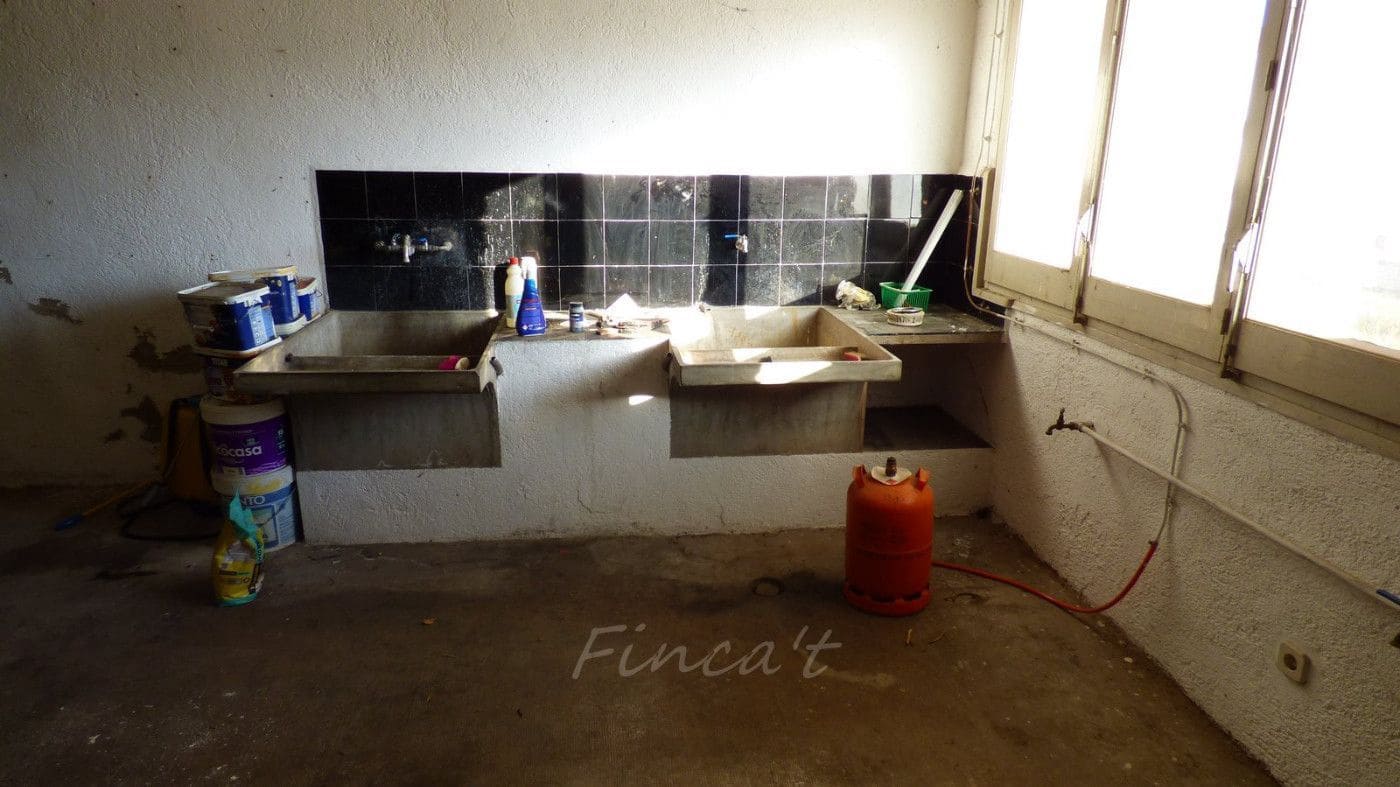 6 bedroom Villa for sale in Moia with garage - € 290,000 (Ref: 9420176)