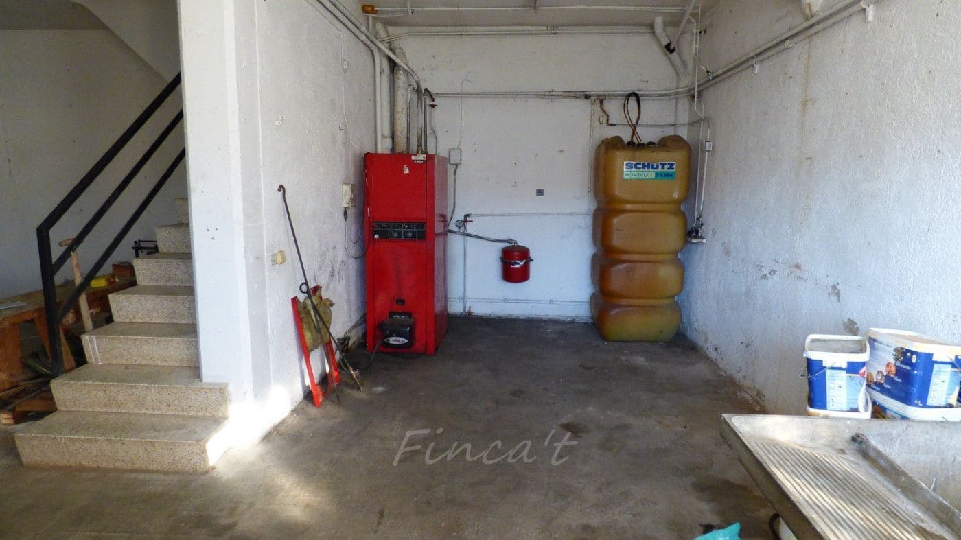 6 bedroom Villa for sale in Moia with garage - € 290,000 (Ref: 9420176)