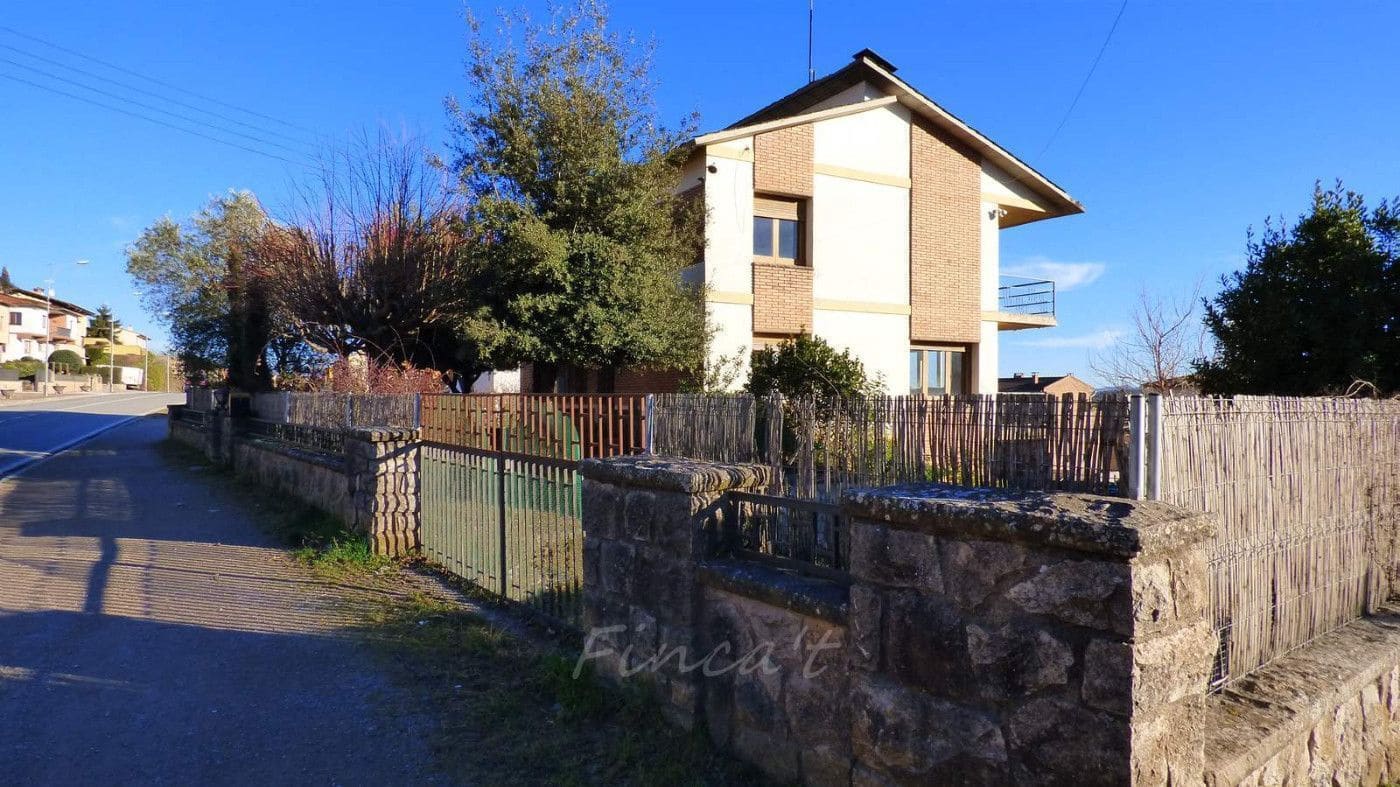 6 bedroom Villa for sale in Moia with garage - € 290,000 (Ref: 9420176)