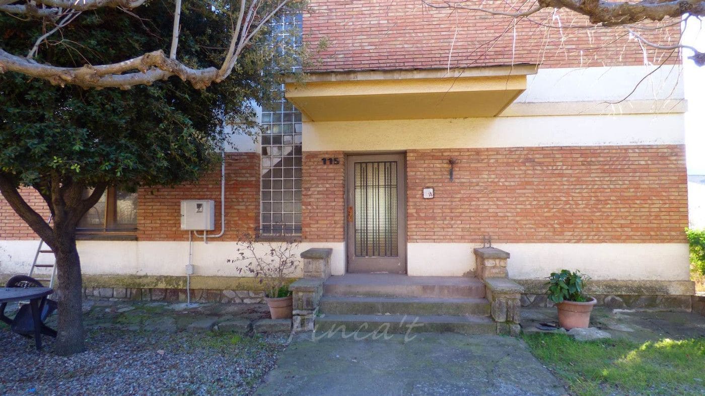 6 bedroom Villa for sale in Moia with garage - € 290,000 (Ref: 9420176)