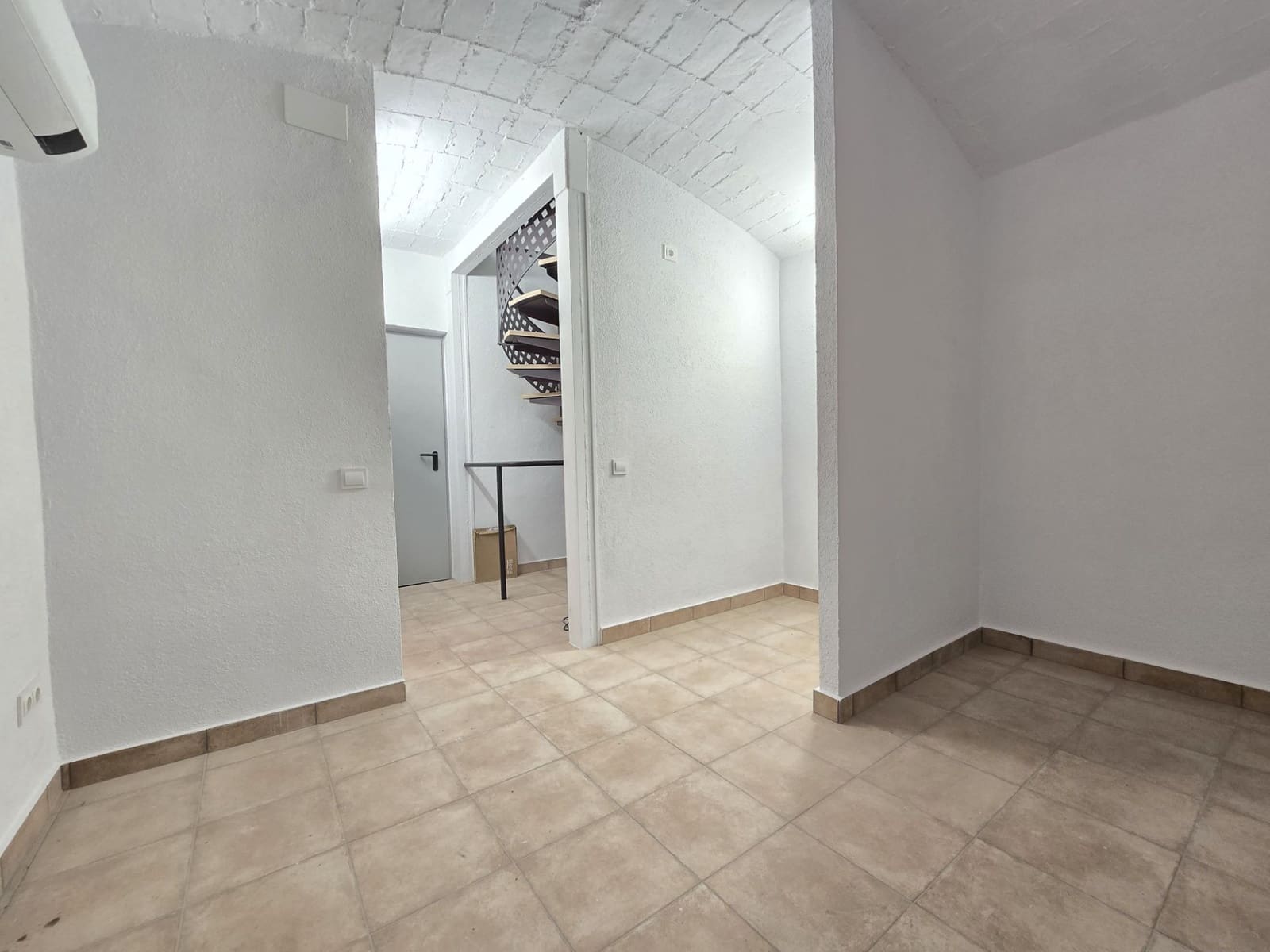 Komercyjne do wynajęcia w Moia - 475 € (Ref: 9420189)