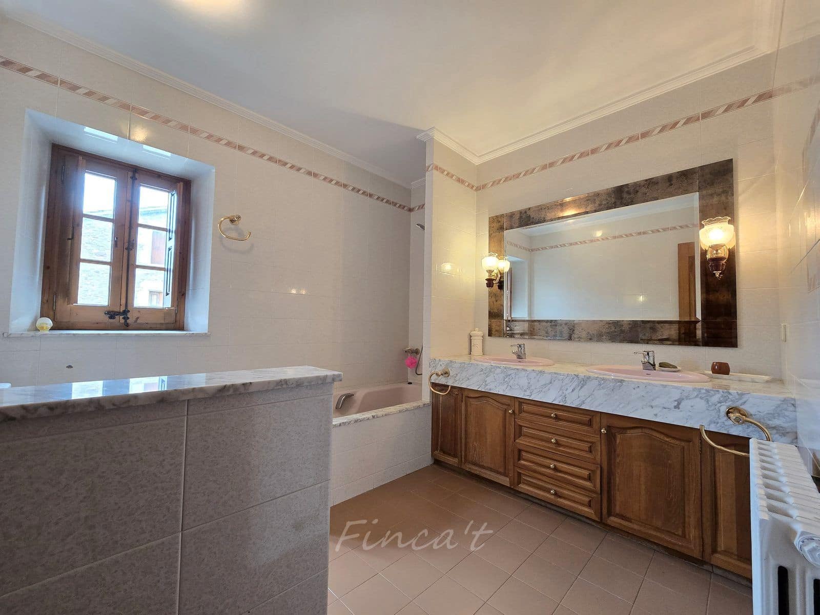 5 chambre Maison de Ville à vendre à Collsuspina avec garage - 630 000 € (Ref: 9420195)