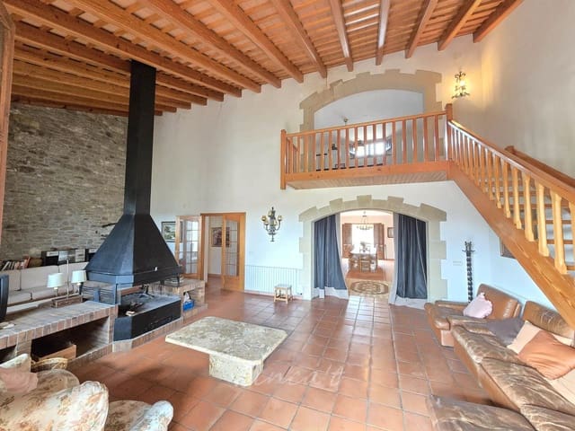 5 chambre Maison de Ville à vendre à Collsuspina avec garage - 630 000 € (Ref: 9420195)