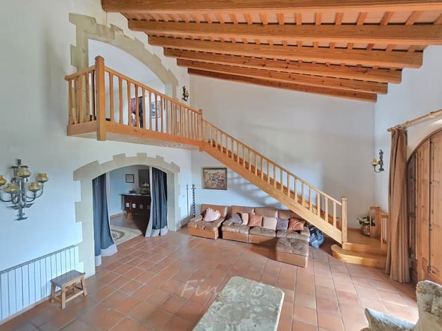 5 chambre Maison de Ville à vendre à Collsuspina avec garage - 630 000 € (Ref: 9420195)