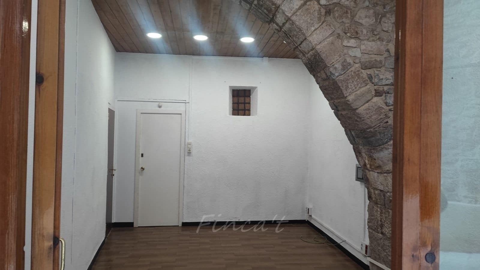 Komercyjne do wynajęcia w Moia - 375 € (Ref: 9420198)