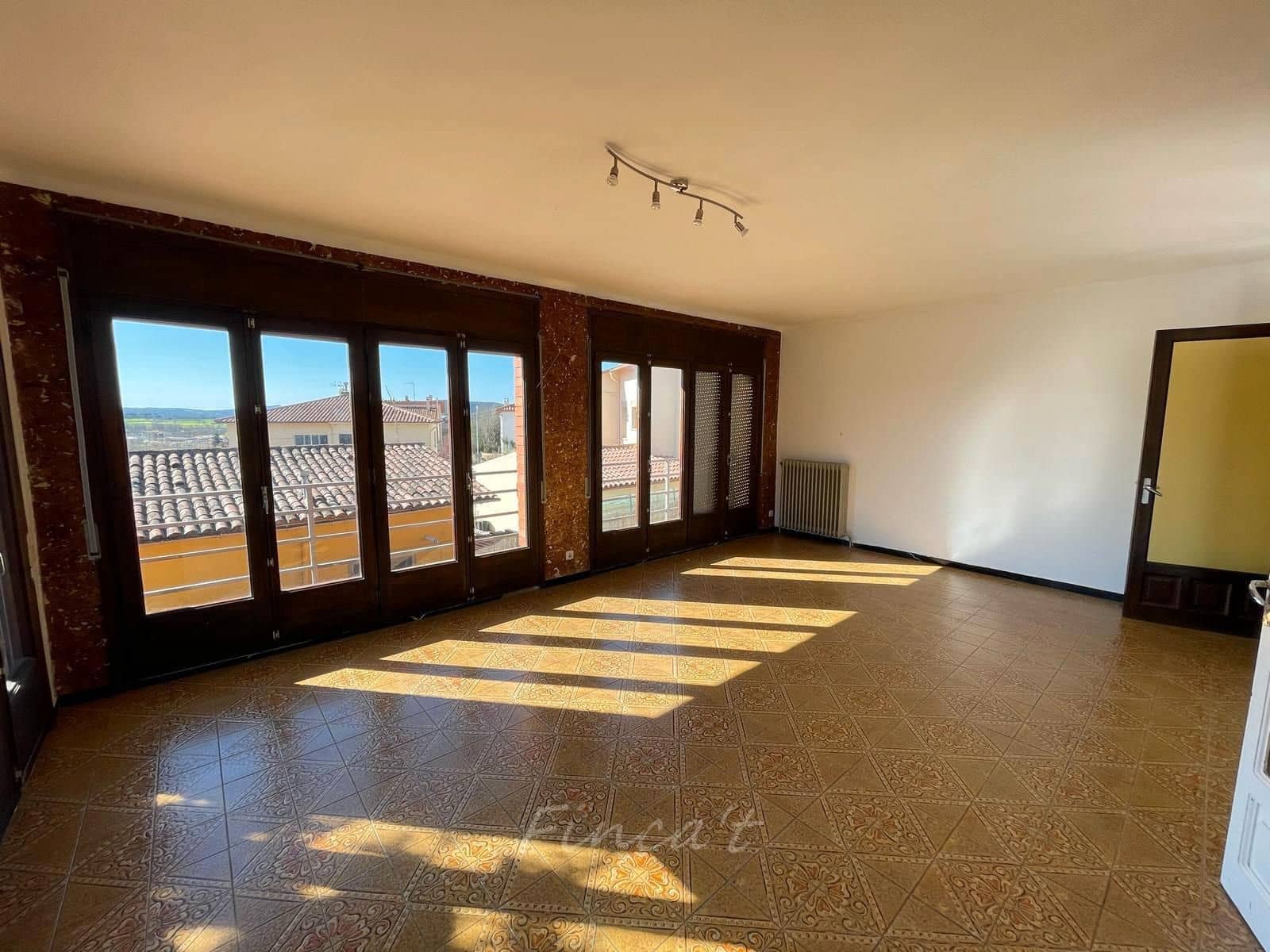 6 bedroom Townhouse for sale in Moia with pool - € 349,000 (Ref: 9420199)