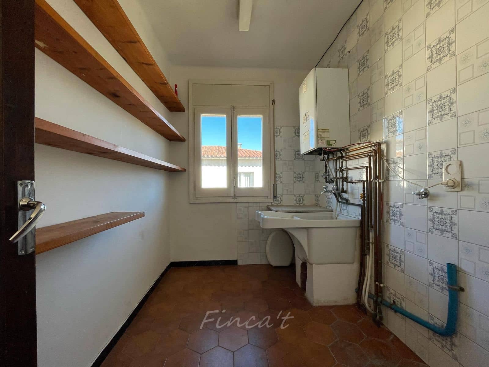 6 bedroom Townhouse for sale in Moia with pool - € 349,000 (Ref: 9420199)