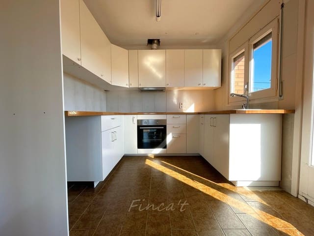 6 bedroom Townhouse for sale in Moià with pool - € 349,000 (Ref: 9420199)