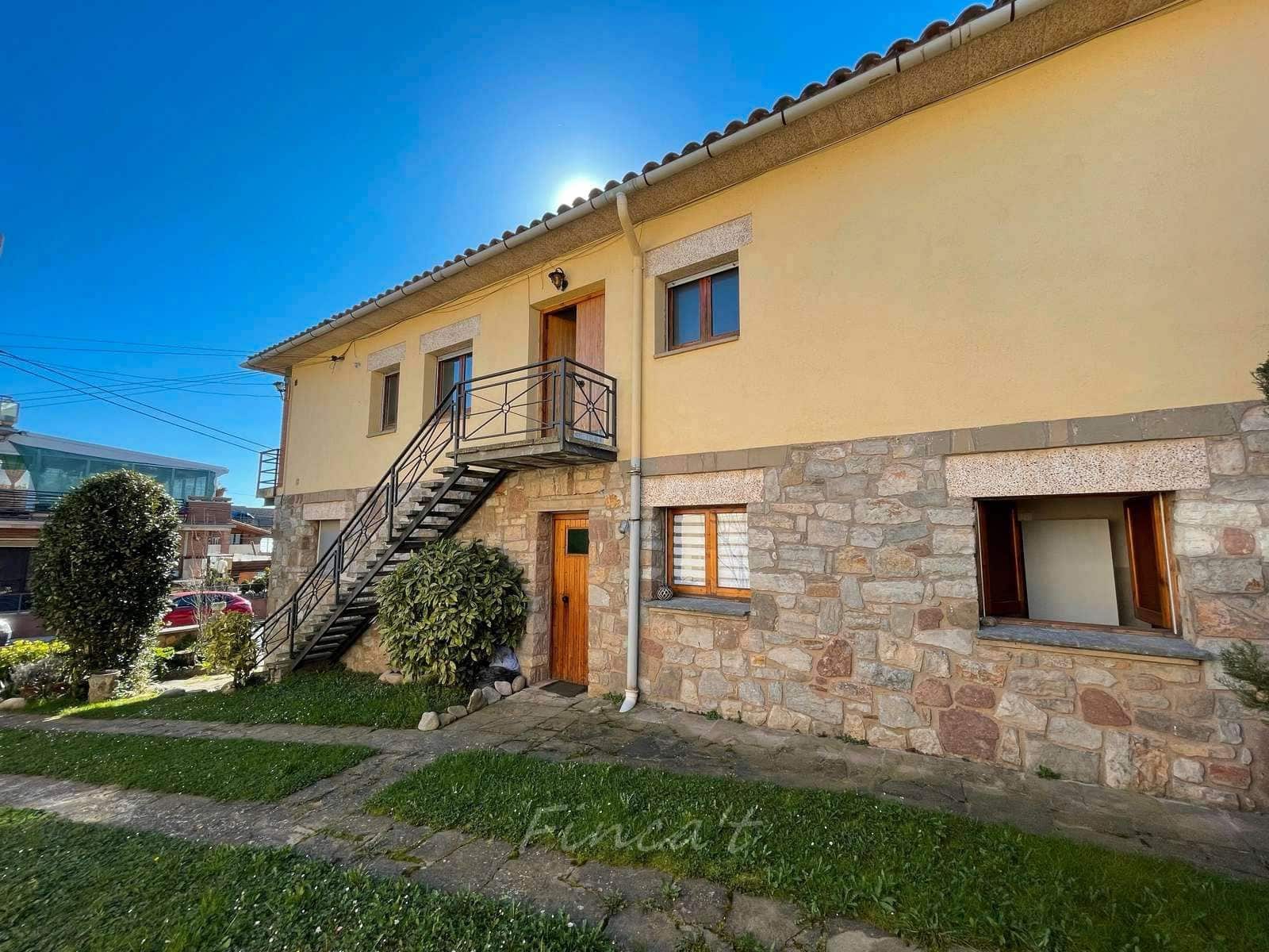 6 bedroom Townhouse for sale in Moia with pool - € 349,000 (Ref: 9420199)