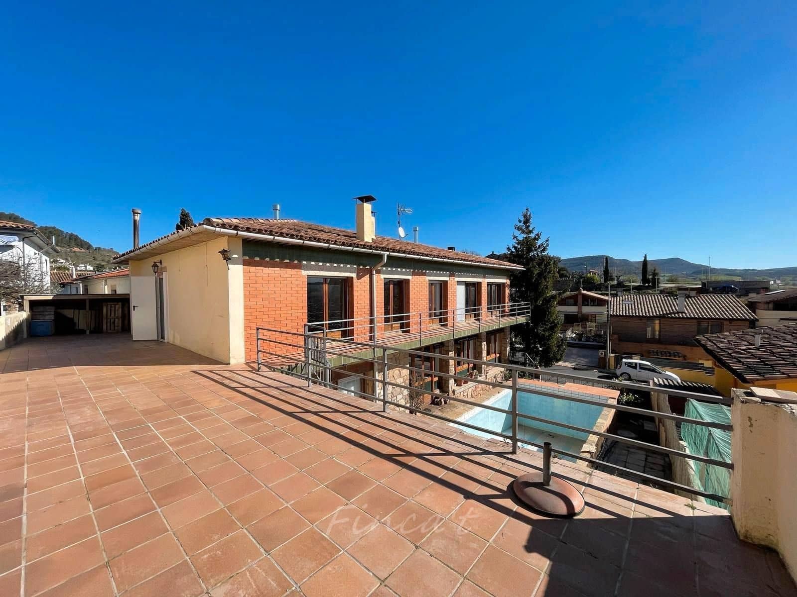 6 bedroom Townhouse for sale in Moia with pool - € 349,000 (Ref: 9420199)