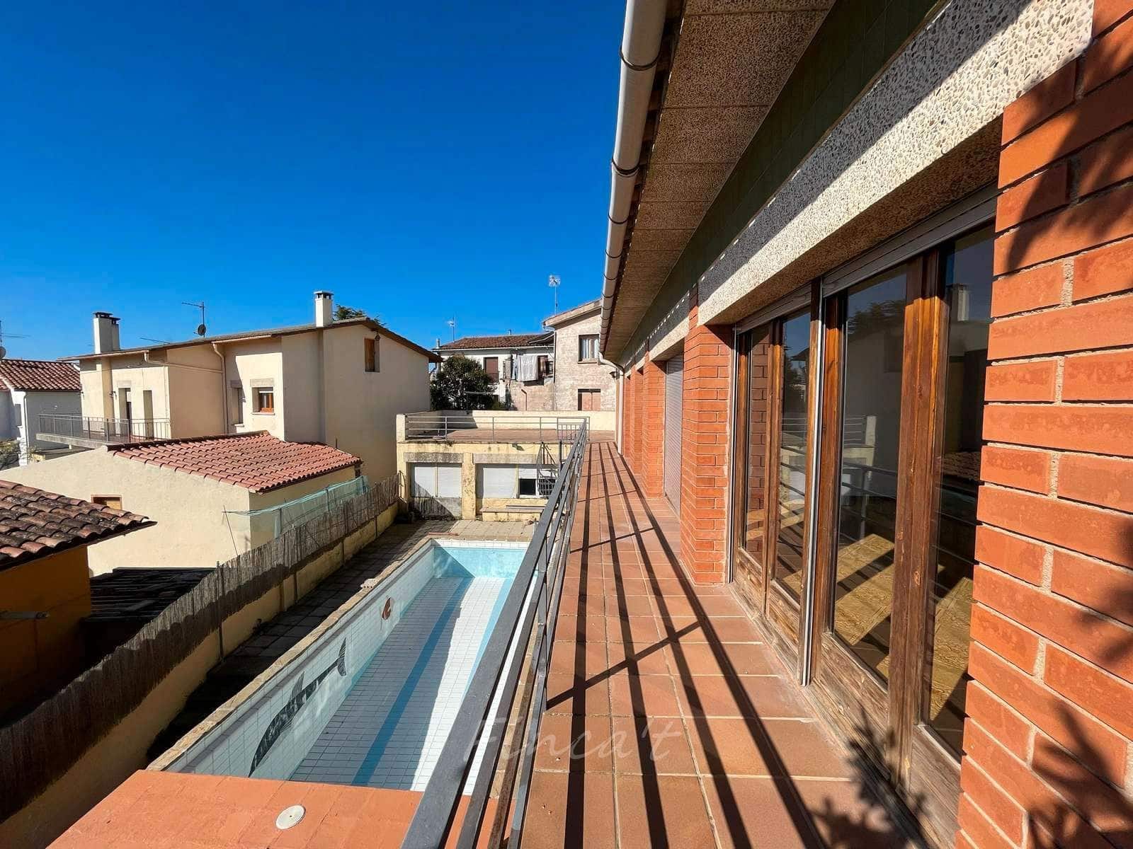 6 bedroom Townhouse for sale in Moia with pool - € 349,000 (Ref: 9420199)
