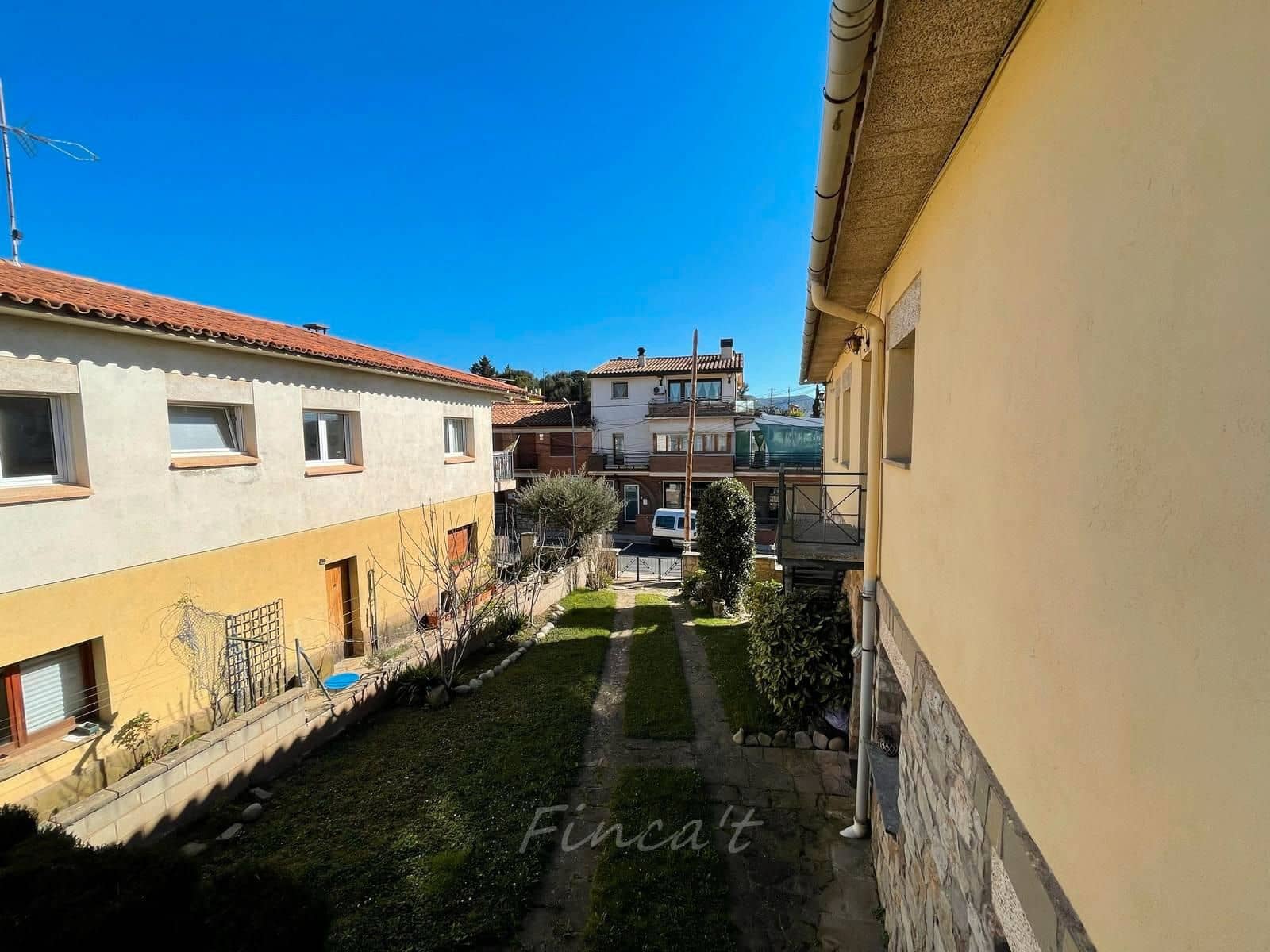 6 bedroom Townhouse for sale in Moia with pool - € 349,000 (Ref: 9420199)