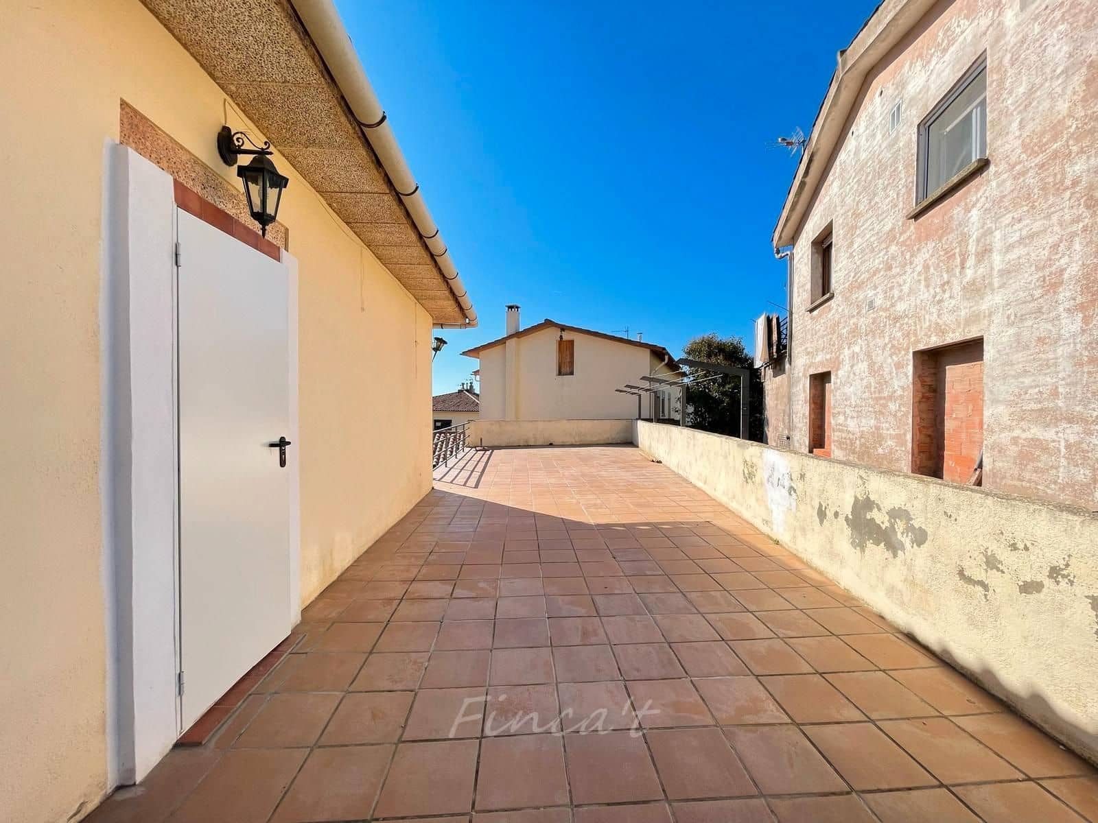 6 bedroom Townhouse for sale in Moia with pool - € 349,000 (Ref: 9420199)