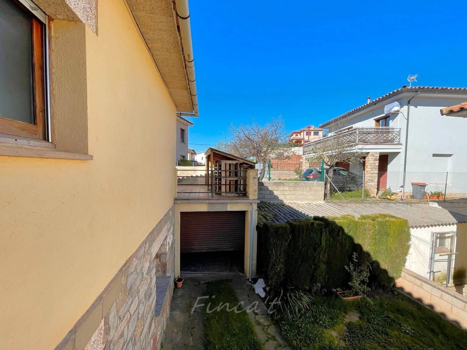 6 bedroom Townhouse for sale in Moia with pool - € 349,000 (Ref: 9420199)