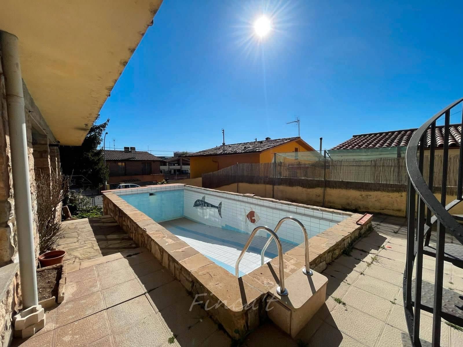 6 bedroom Townhouse for sale in Moia with pool - € 349,000 (Ref: 9420199)