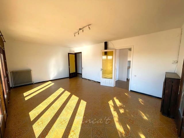 6 bedroom Townhouse for sale in Moià with pool - € 349,000 (Ref: 9420199)