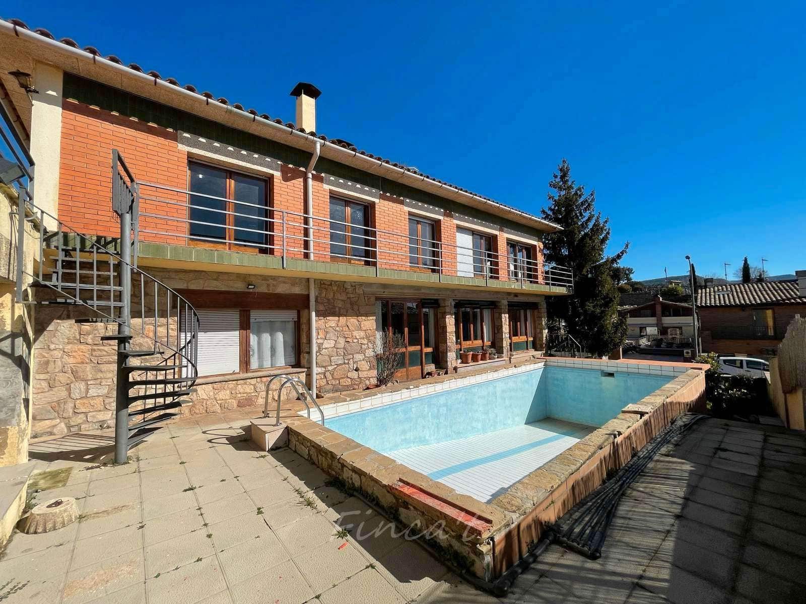 6 bedroom Townhouse for sale in Moia with pool - € 349,000 (Ref: 9420199)