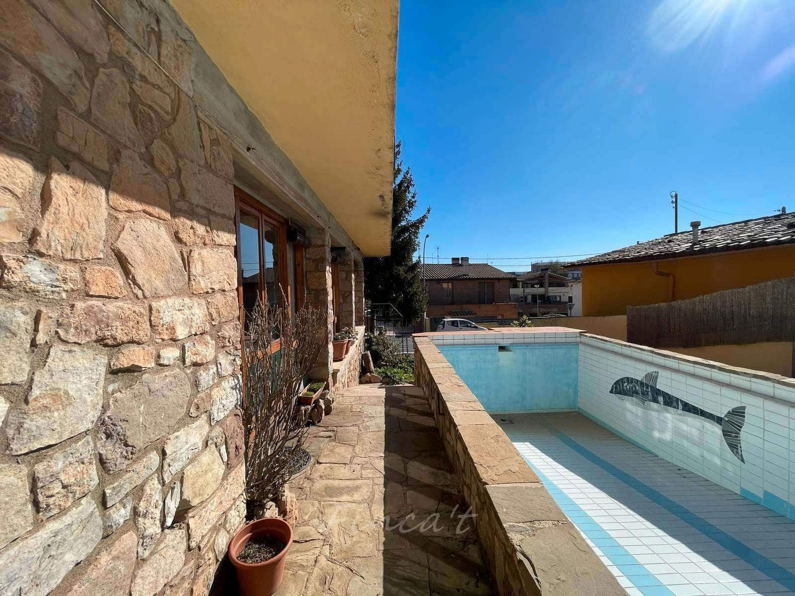 6 bedroom Townhouse for sale in Moia with pool - € 349,000 (Ref: 9420199)
