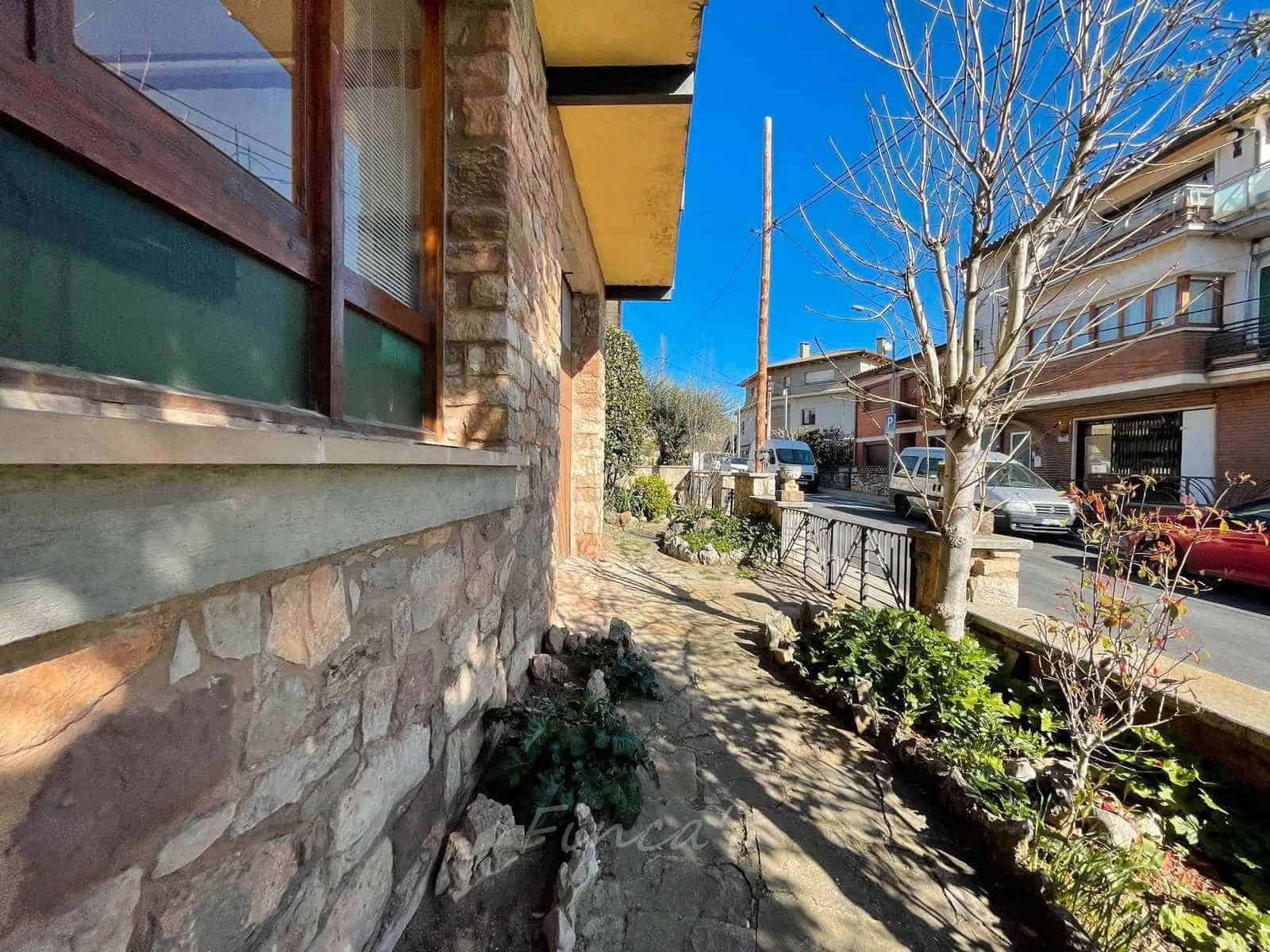 6 bedroom Townhouse for sale in Moia with pool - € 349,000 (Ref: 9420199)