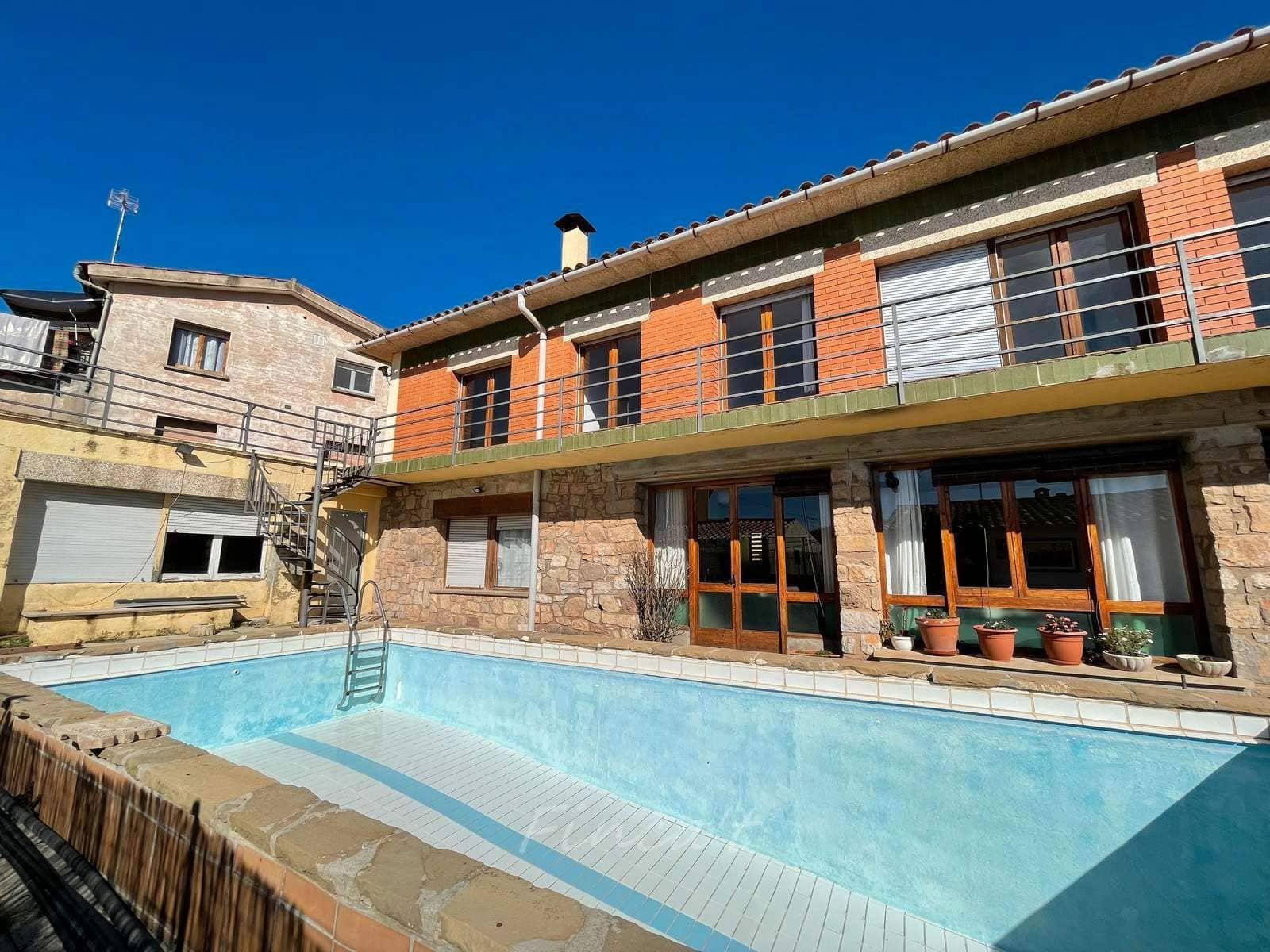 6 bedroom Townhouse for sale in Moia with pool - € 349,000 (Ref: 9420199)