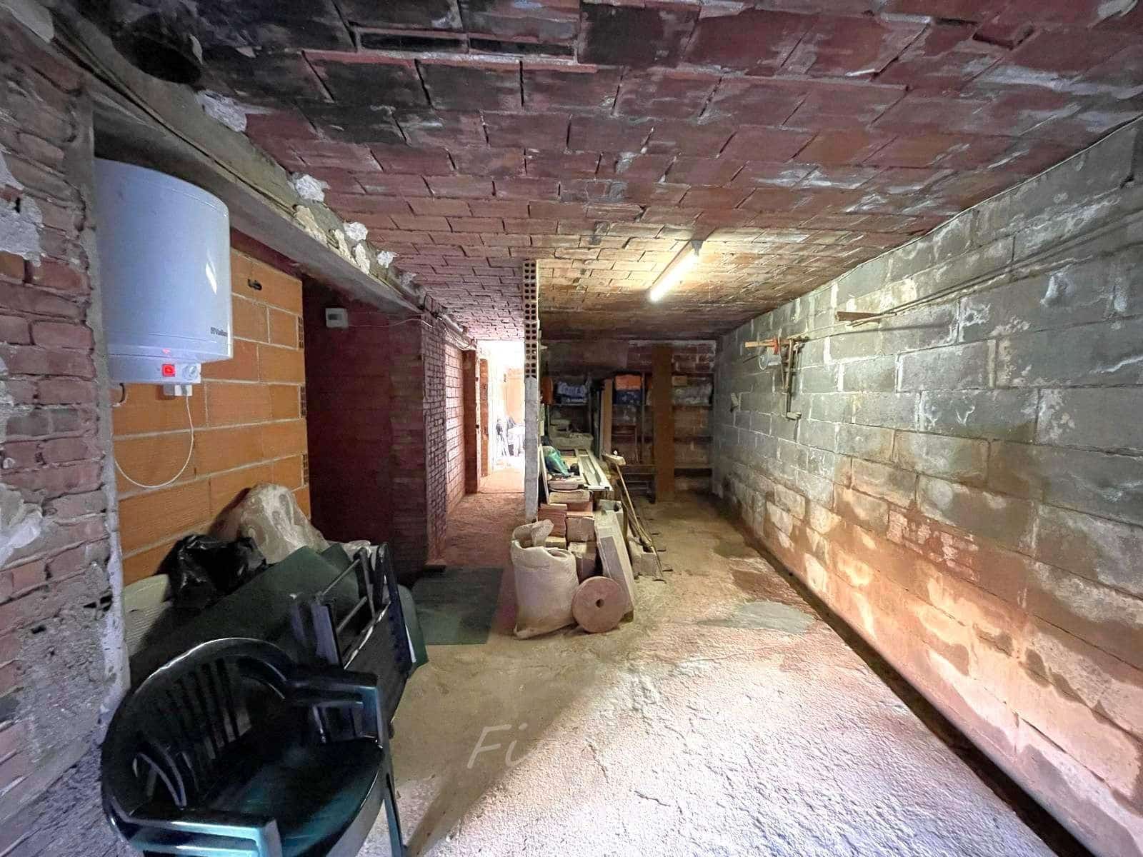 6 bedroom Townhouse for sale in Moia with pool - € 349,000 (Ref: 9420199)