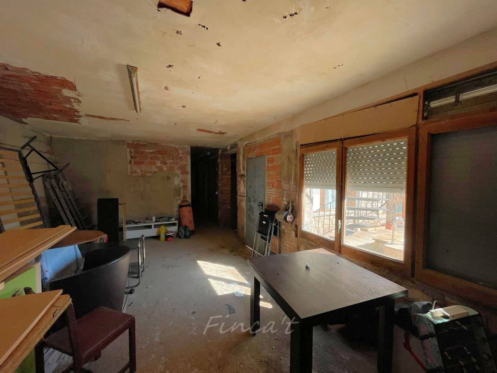 6 bedroom Townhouse for sale in Moia with pool - € 349,000 (Ref: 9420199)