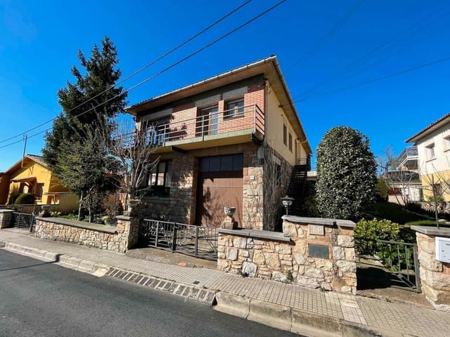 6 bedroom Townhouse for sale in Moià with pool - € 349,000 (Ref: 9420199)