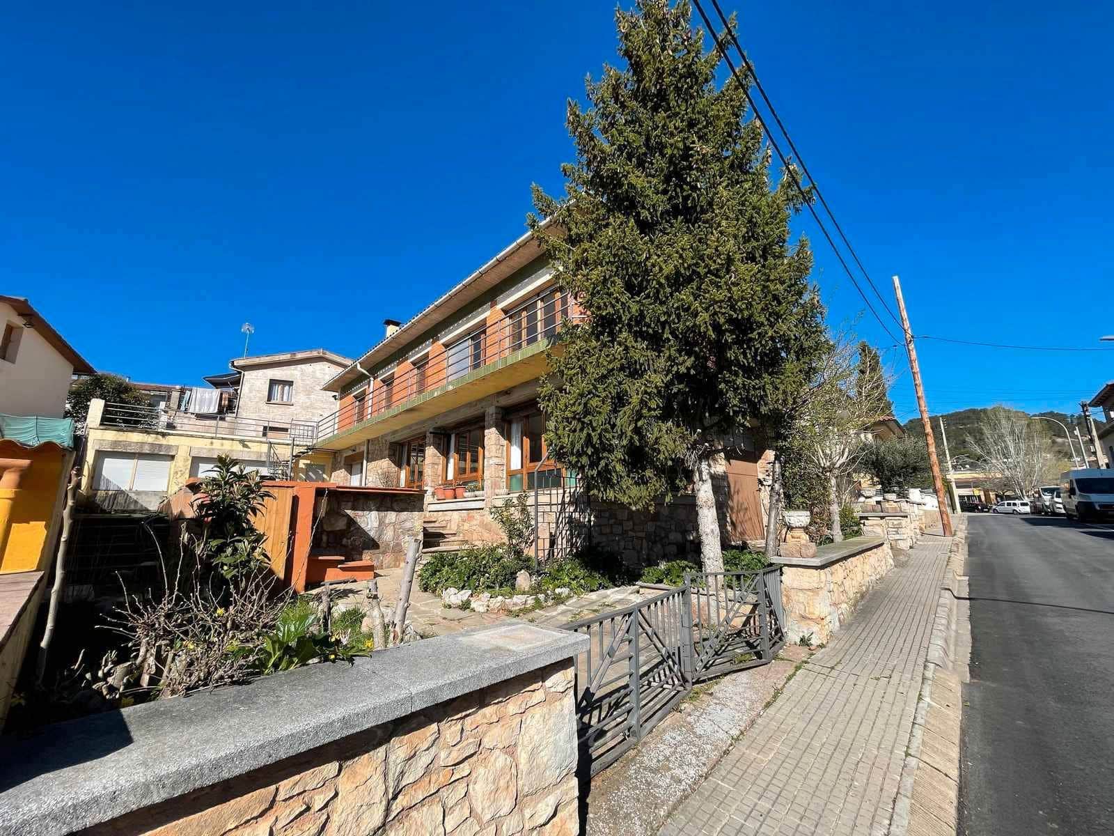 6 bedroom Townhouse for sale in Moia with pool - € 349,000 (Ref: 9420199)