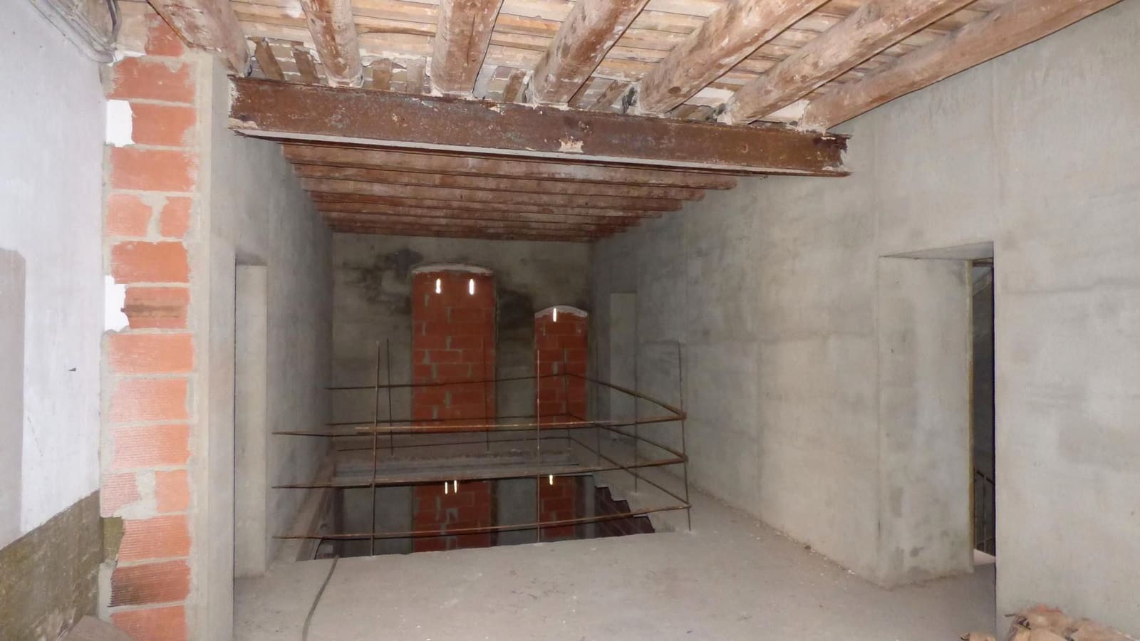 Townhouse for sale in Moia - € 150,000 (Ref: 9420201)