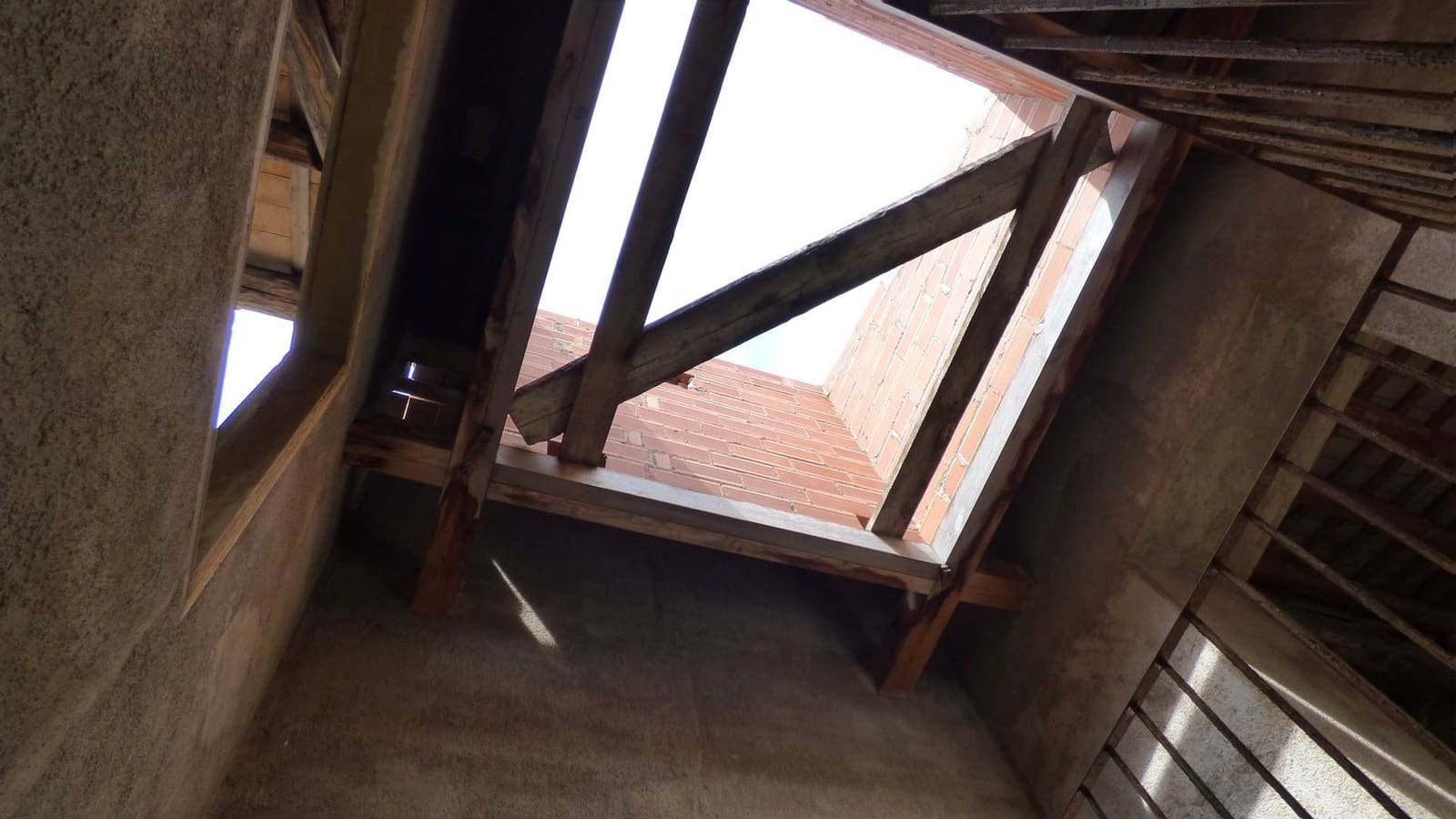 Townhouse for sale in Moia - € 150,000 (Ref: 9420201)