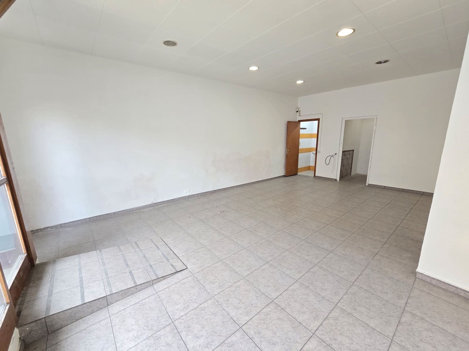 Komercyjne do wynajęcia w Moia - 550 € (Ref: 9420203)