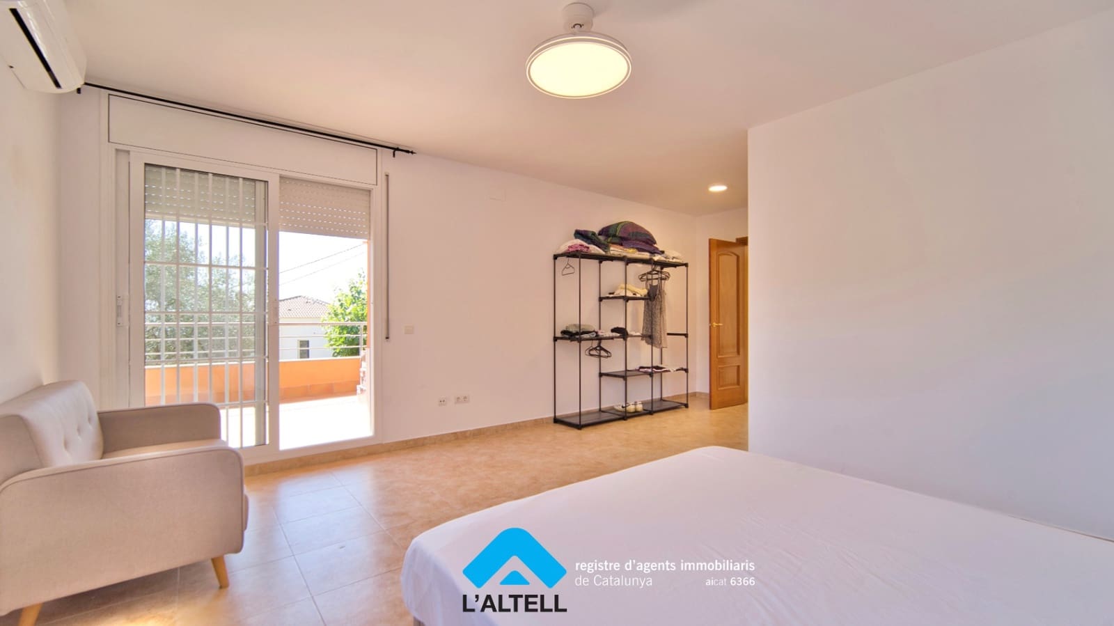 4 soverom Villa til salgs i L'Ametlla del Valles med svømmebasseng garasje - € 459 000 (Ref: 10077264)