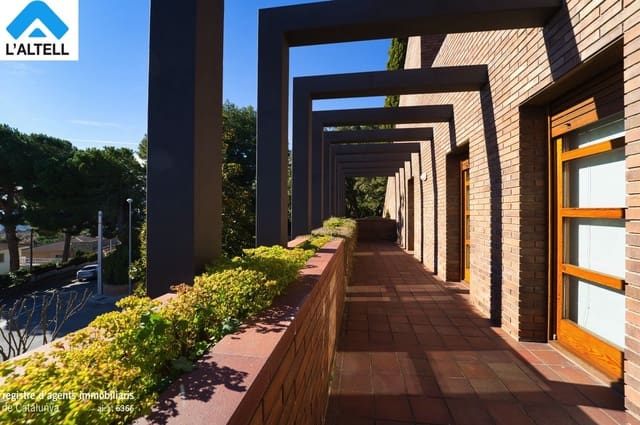 4 Zimmer Villa zu verkaufen in L'Ametlla del Vallès mit Pool Garage - 1.047.000 € (Ref: 9219045)